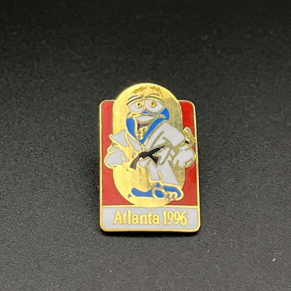 1996 Atlanta Olympic Games Judo Karate Izzy Mascot Lapel Hat Pin